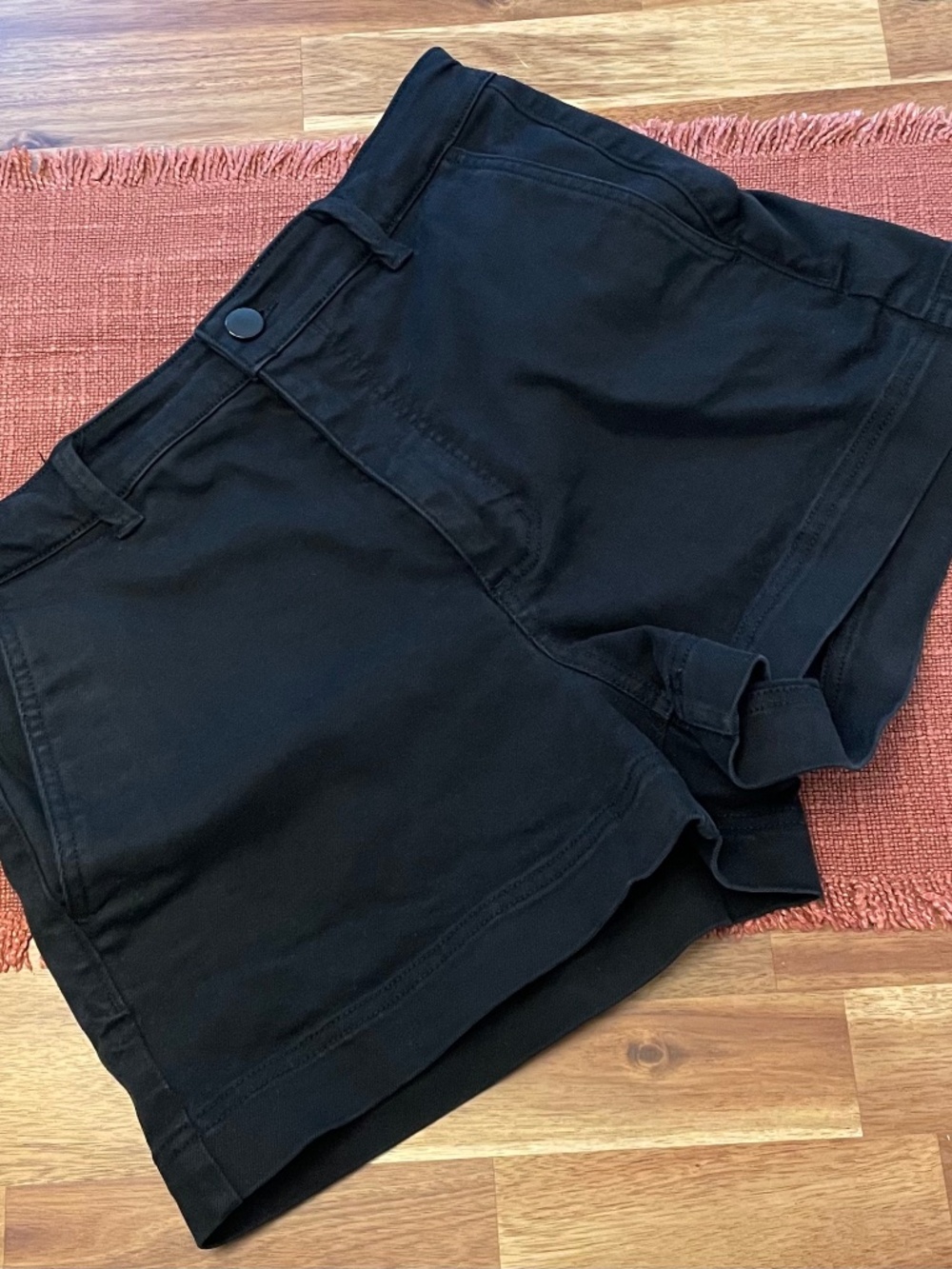 Everlane Shorts | Black | Size 8